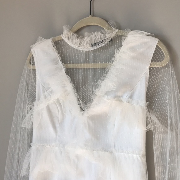 Fun white dress - Picture 4 of 8